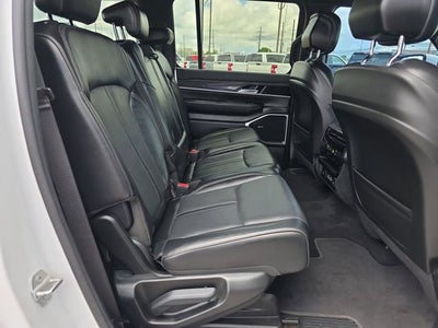 2022 Jeep Wagoneer Series III 4x2