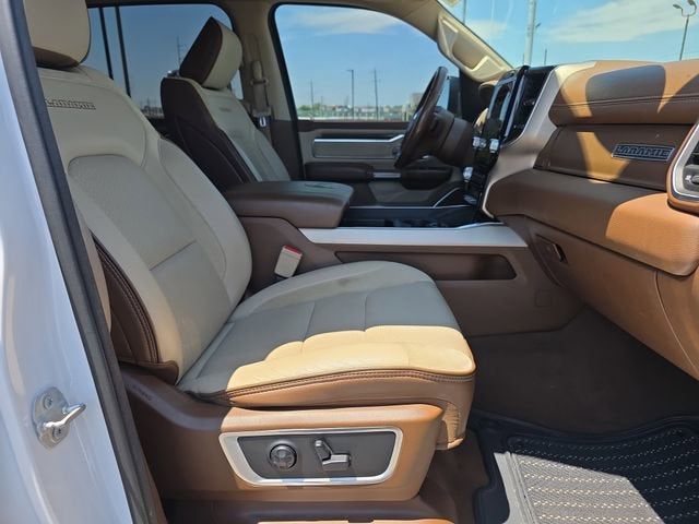 2019 RAM 1500 Laramie Crew Cab 4x4 5'7" Box
