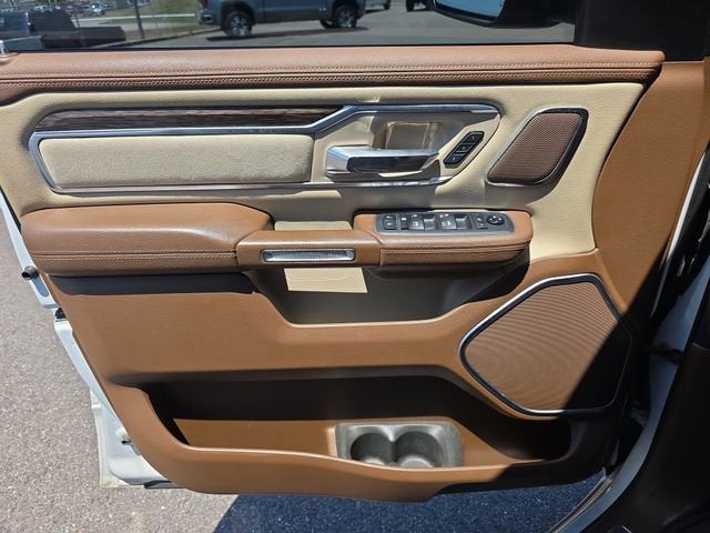 2019 RAM 1500 Laramie Crew Cab 4x4 5'7" Box