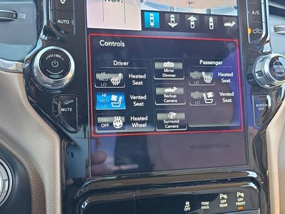 2019 RAM 1500 Laramie Crew Cab 4x4 5'7" Box