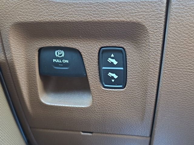 2019 RAM 1500 Laramie Crew Cab 4x4 5'7" Box