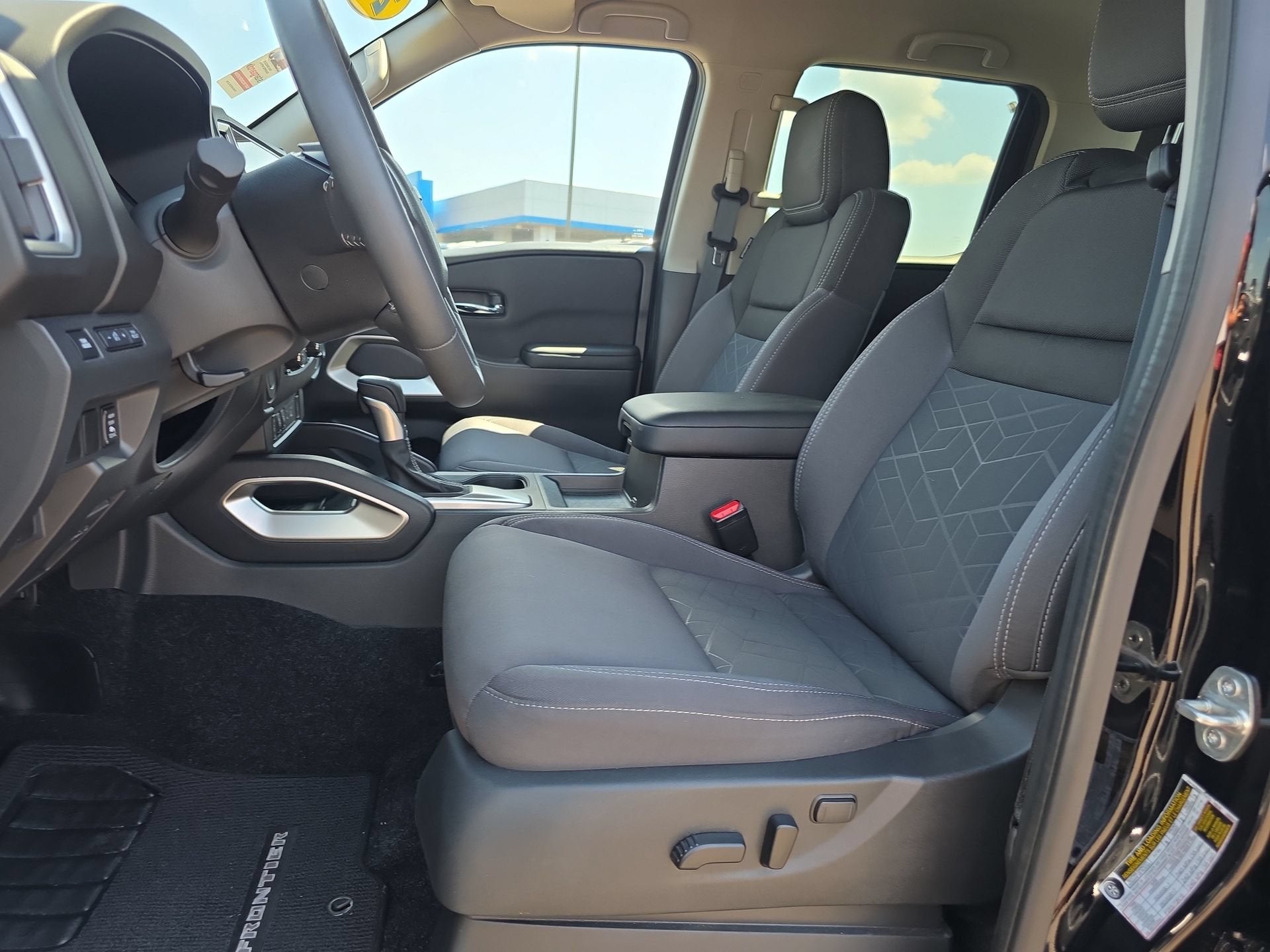 2025 Nissan Frontier Crew Cab SV 4x2