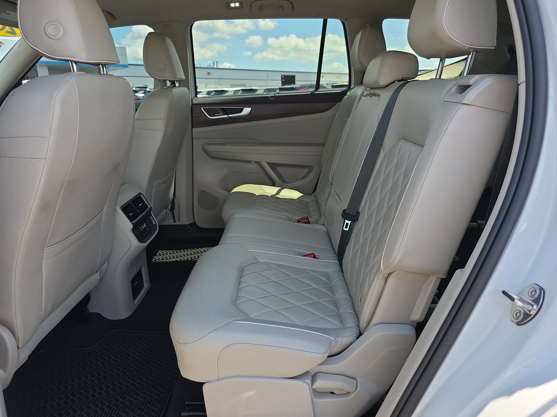 2024 Volkswagen Atlas 2.0T SEL Premium R-Line