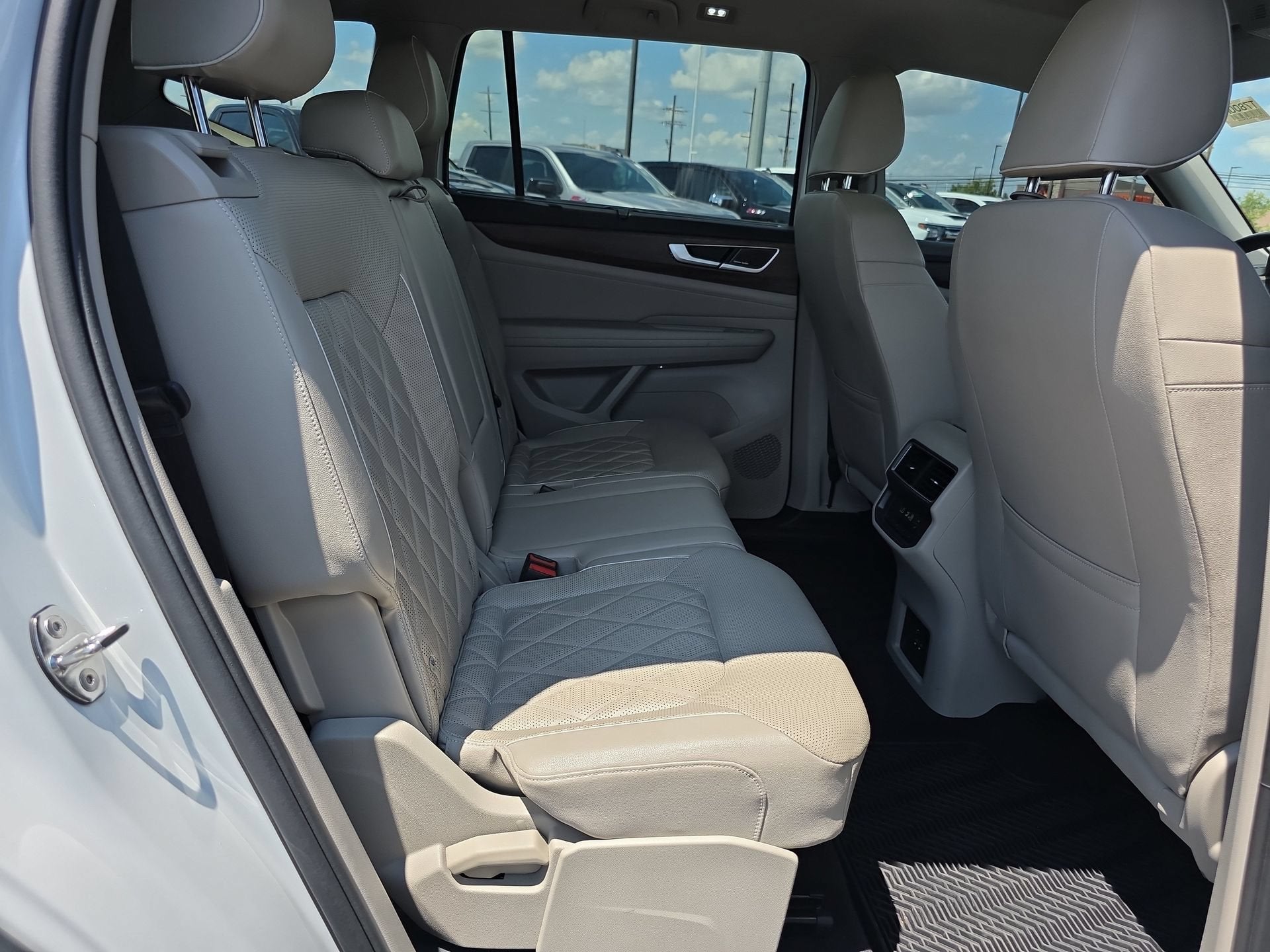 2024 Volkswagen Atlas 2.0T SEL Premium R-Line