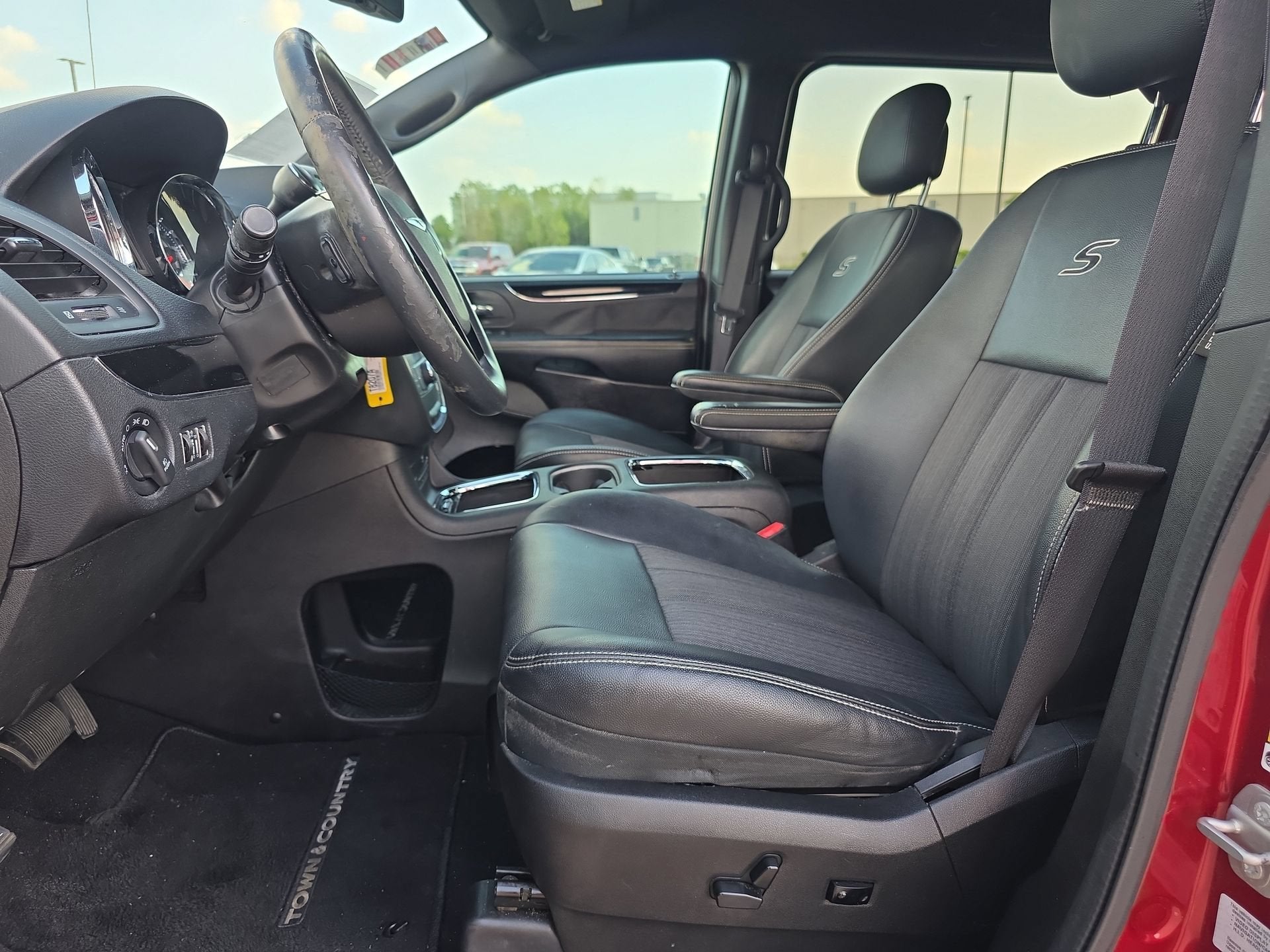2016 Chrysler Town & Country S