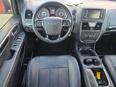 2016 Chrysler Town & Country S