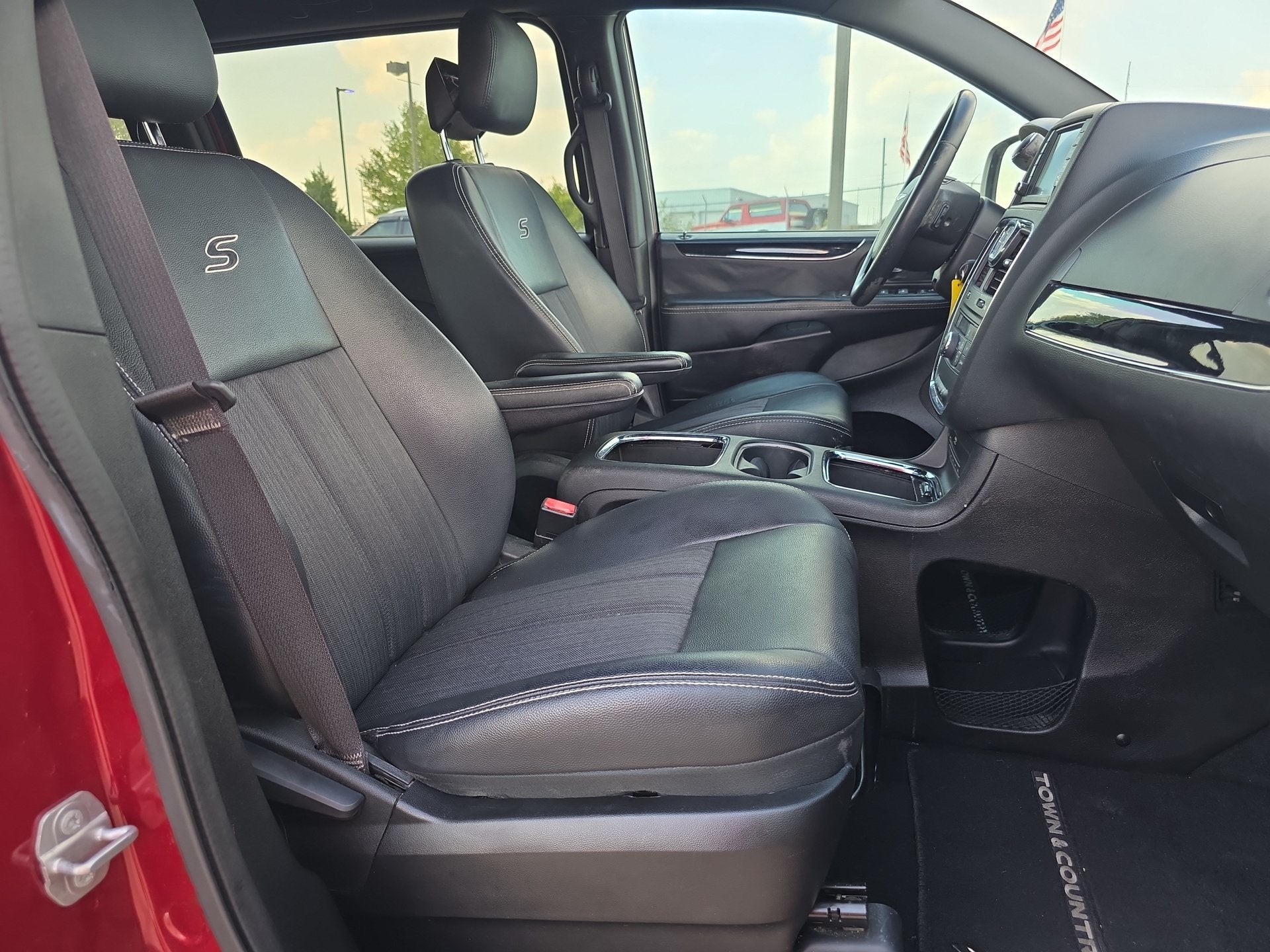 2016 Chrysler Town & Country S