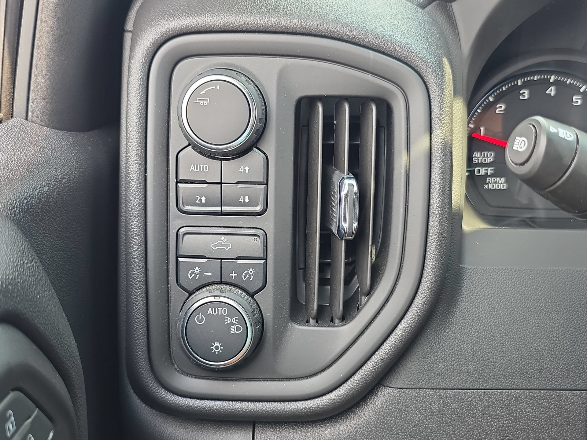 2025 Chevrolet Silverado 1500 Custom Trail Boss