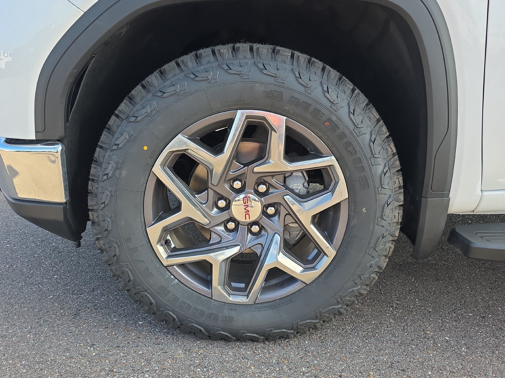 2025 GMC Sierra 1500 SLT