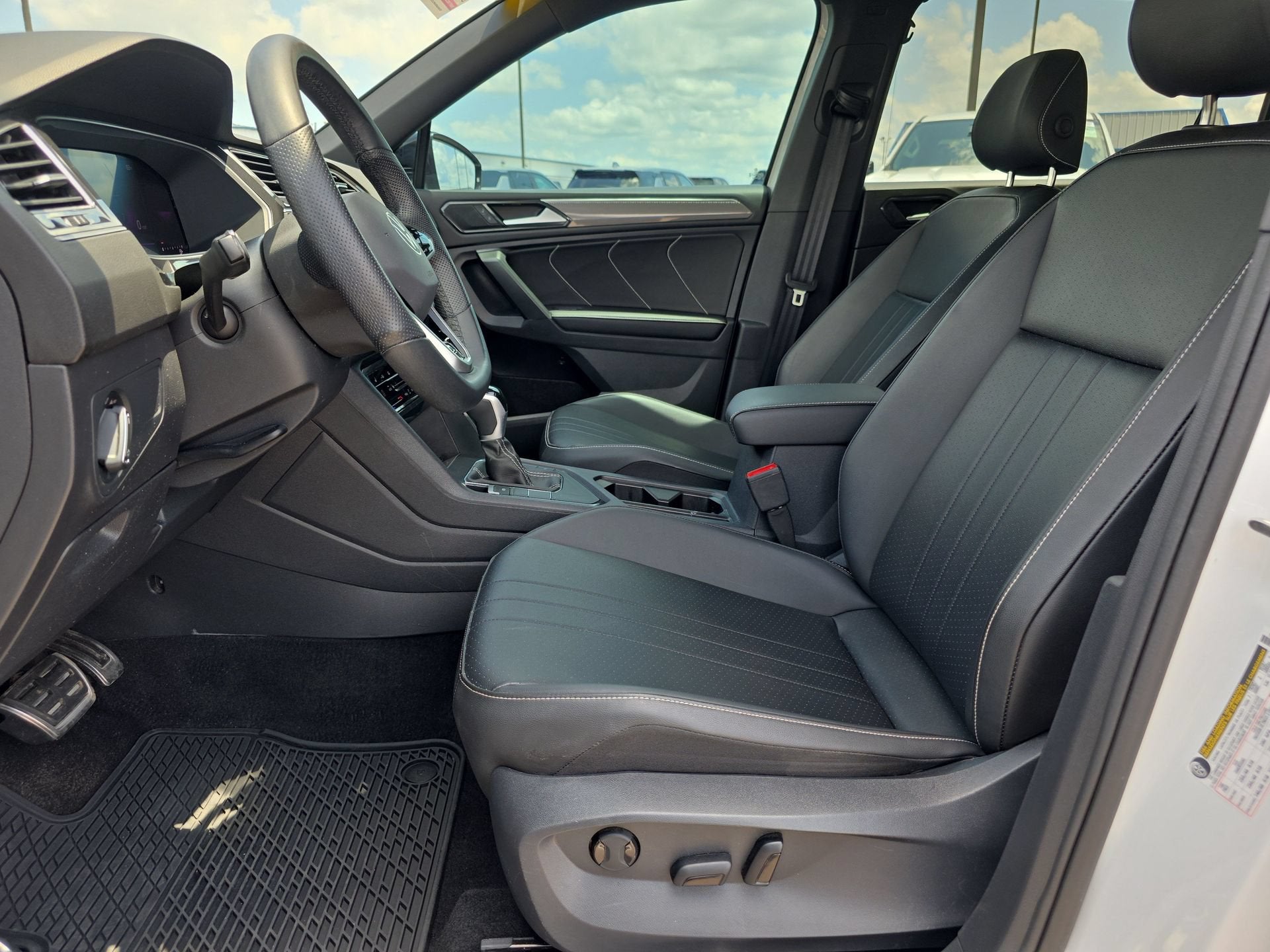 2024 Volkswagen Tiguan 2.0T SE R-Line Black