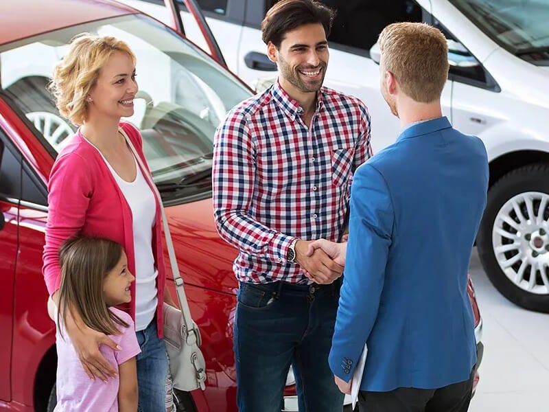Vehicle appraisal discussion at car dealership
